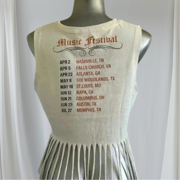 🆕Nashville Crop Top with Cut Out and Fringe - Picture 4 of 14